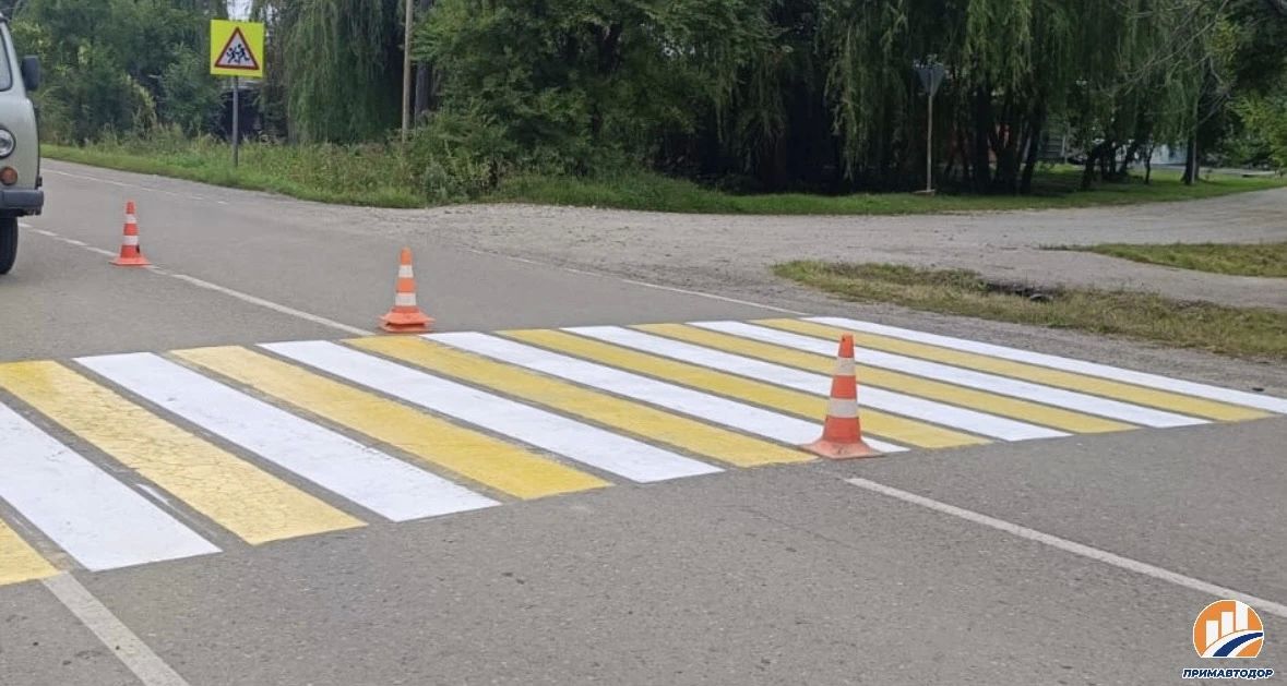Ко Дню знаний нанесли свежую разметку на пешеходных переходах Ко Дню знаний нанесли свежую разметку на пешеходных переходах