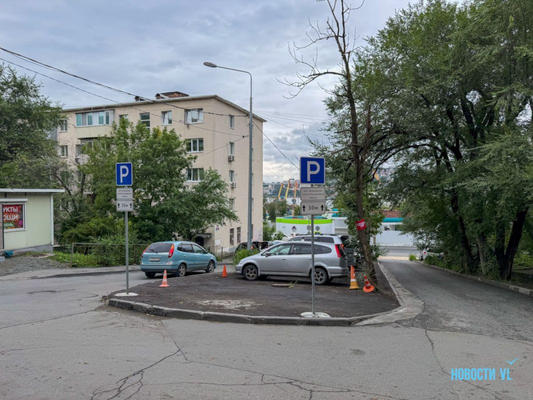 За девять месяцев ситуация с парковкой для скорых на Калинина никак не изменилась, они продолжают парковаться под домом За девять месяцев ситуация с парковкой для скорых на Калинина никак не изменилась, они продолжают парковаться под домом