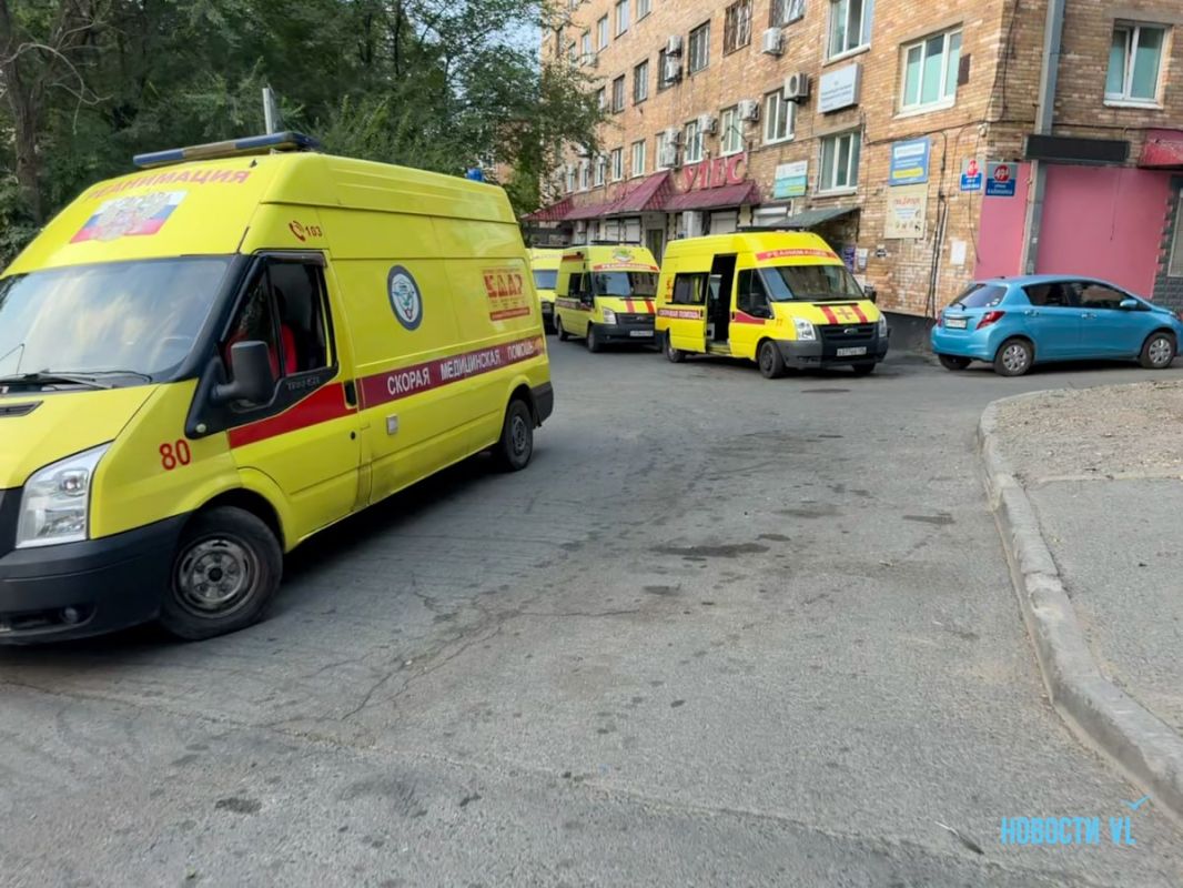 За девять месяцев ситуация с парковкой для скорых на Калинина никак не изменилась, они продолжают парковаться под домом За девять месяцев ситуация с парковкой для скорых на Калинина никак не изменилась, они продолжают парковаться под домом