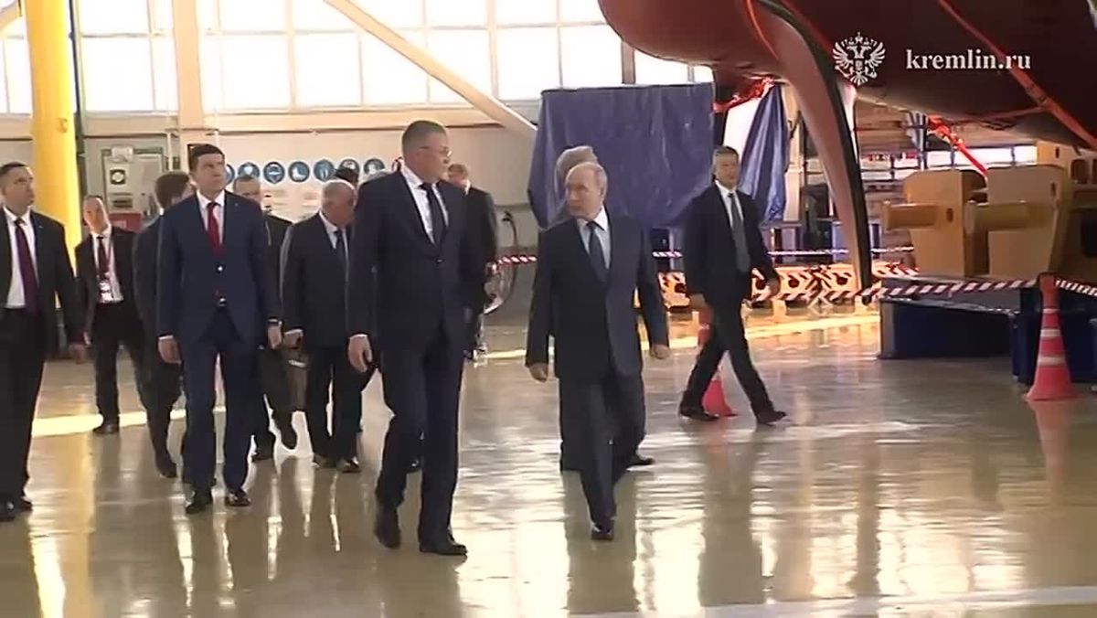 Владимир Путин приехал на верфь "Звезда" в Приморском крае
