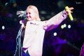 Уже даже Клава Кока спела все свои восемь песен и «Покинула чат», а фото с её выступления на площади так и не пришло – связь сегодня просто ужасная