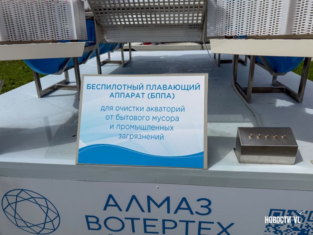На ВЭФ представили беспилотную машину, которая может убирать мусор на поверхности воды и обрезать водоросли На ВЭФ представили беспилотную машину, которая может убирать мусор на поверхности воды и обрезать водоросли