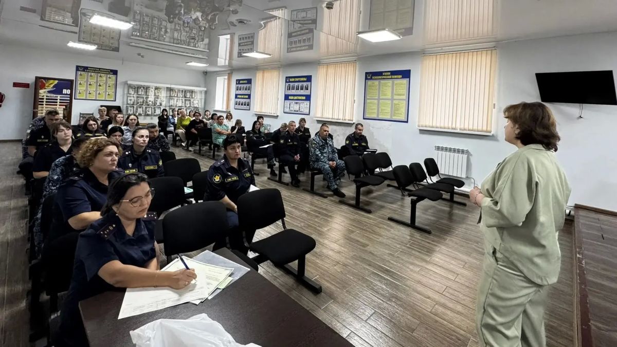 Информирование на предприятиях о предстоящих сентябрьских выборах шагает в ногу с информированием избирателей путем поквартирного (подомового) обхода Информирование на предприятиях о предстоящих сентябрьских выборах шагает в ногу с информированием избирателей путем поквартирного (подомового) обхода