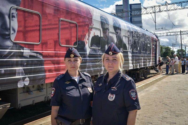 Во Владивостоке сотрудники транспортной полиции обеспечивают охрану общественного порядка в период пребывания «Поезда Победы»