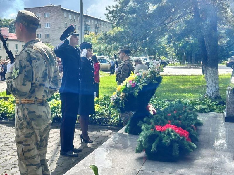 В Приморье сотрудники ОМВД России по Чугуевскому округу почтили память героев в День Победы над Японией В Приморье сотрудники ОМВД России по Чугуевскому округу почтили память героев в День Победы над Японией