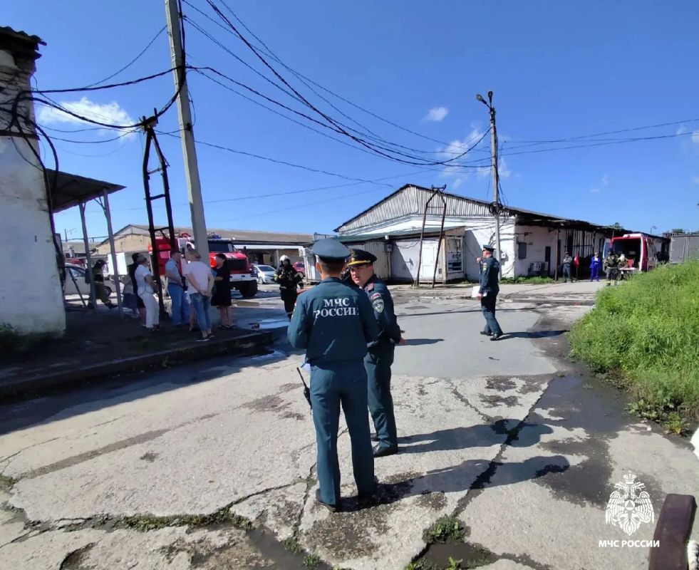 Пожарные МЧС России ликвидировали условный пожар на торговых складах в Находке Пожарные МЧС России ликвидировали условный пожар на торговых складах в Находке