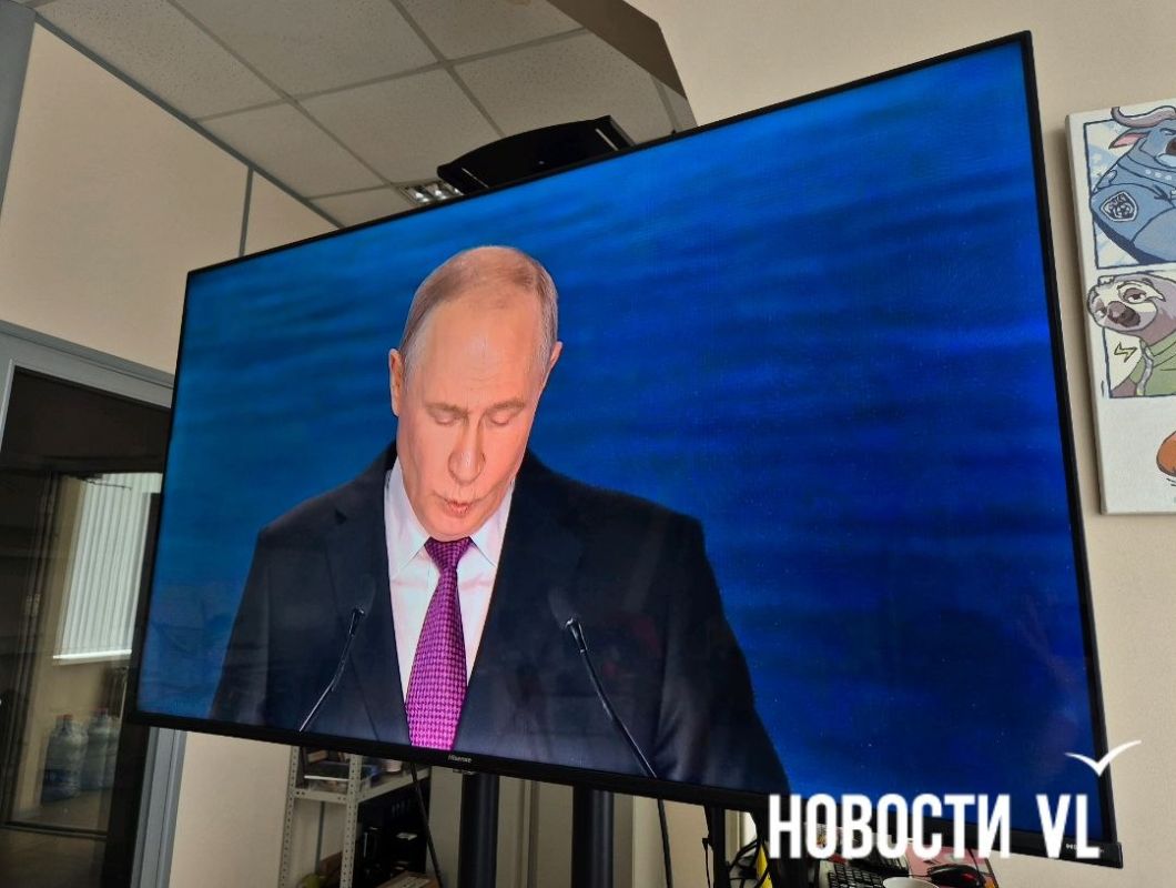 Тигр помахал Путину хвостиком
