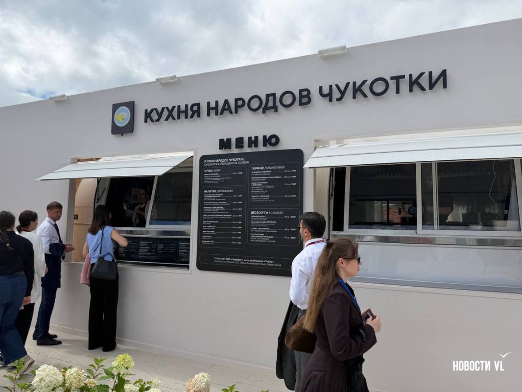 От 300 рублей за уху до 27 тысяч рублей за сет из разных видов икры: чем кормят участников ВЭФ на острове Русском От 300 рублей за уху до 27 тысяч рублей за сет из разных видов икры: чем кормят участников ВЭФ на острове Русском