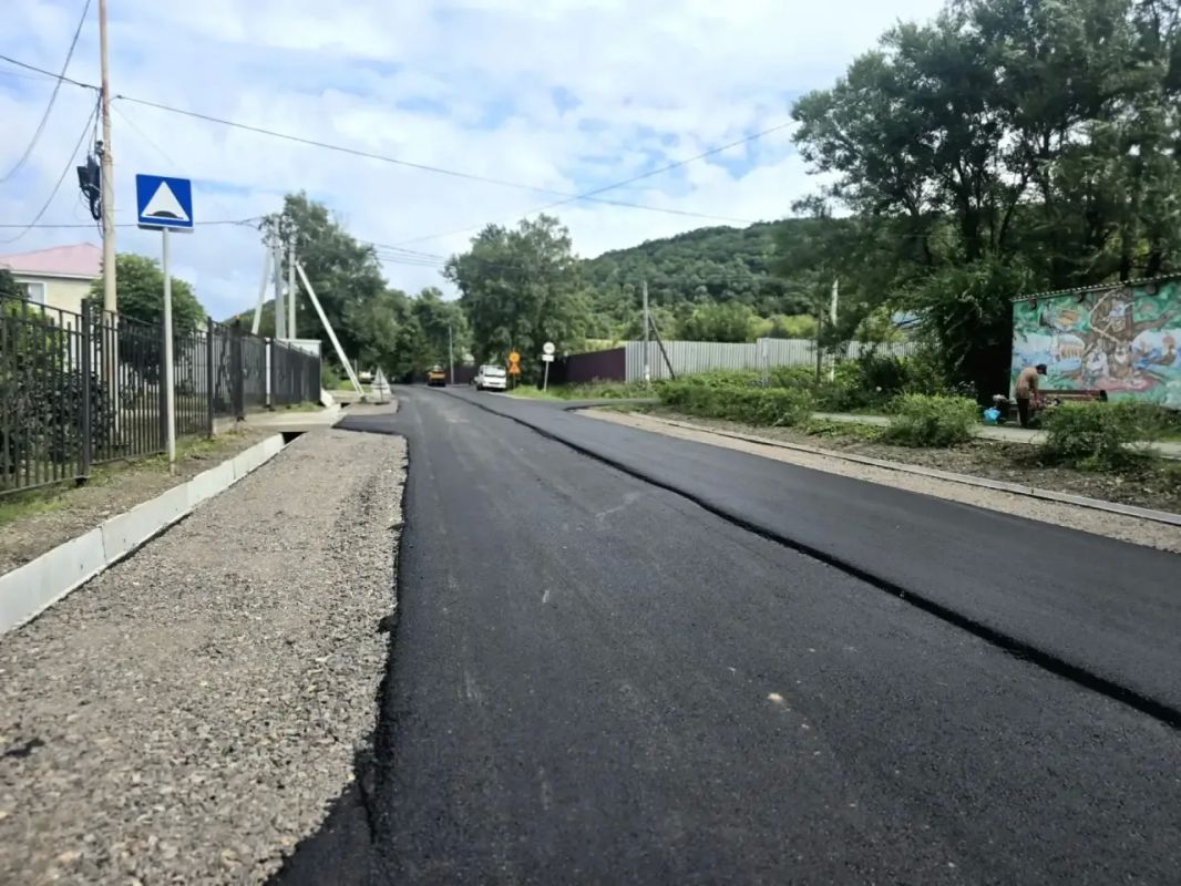 В Шкотово заканчивают ремонт дороги по улице Лазо В Шкотово заканчивают ремонт дороги по улице Лазо