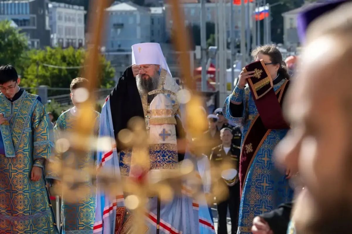 На центральной площади Владивостока состоялся общегородской молебен о здравии участников СВО На центральной площади Владивостока состоялся общегородской молебен о здравии участников СВО
