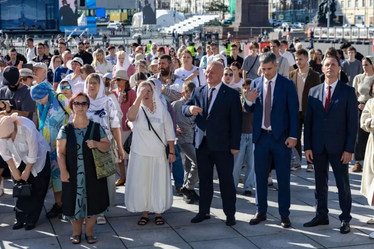 На центральной площади Владивостока состоялся общегородской молебен о здравии участников СВО На центральной площади Владивостока состоялся общегородской молебен о здравии участников СВО