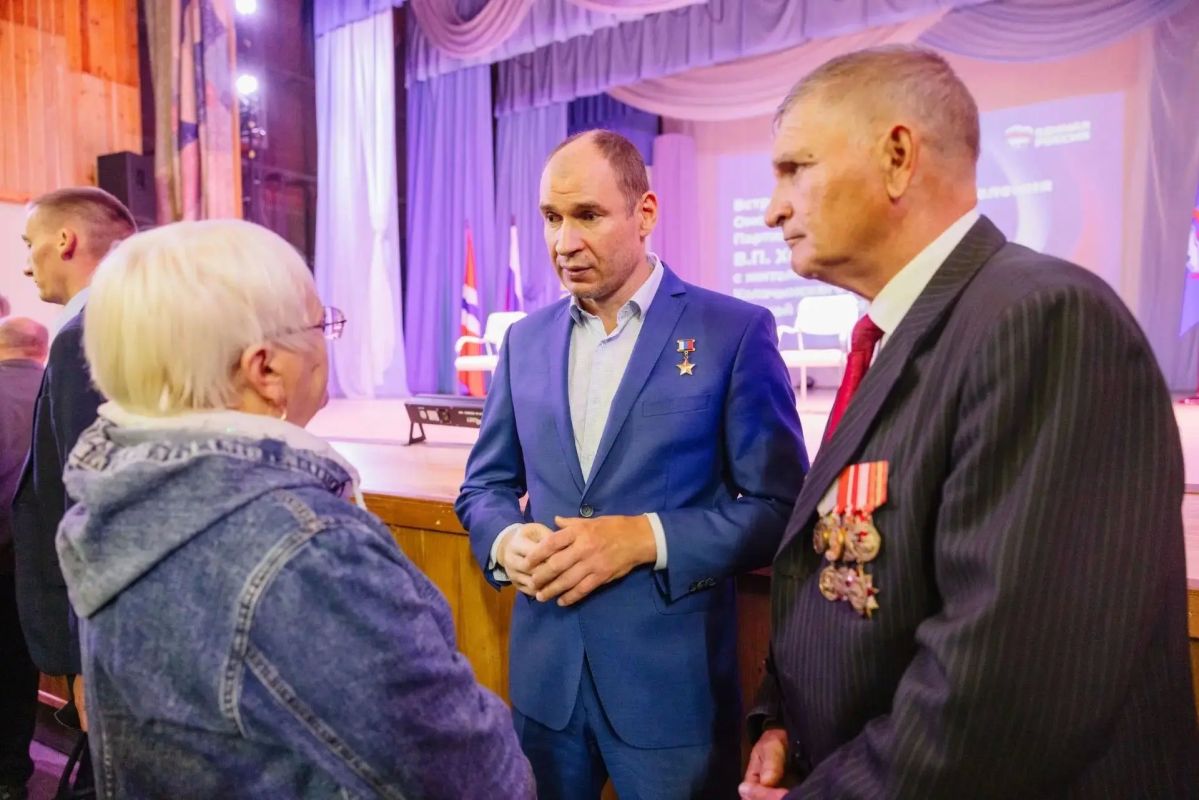 Команда Виталия Хоценко посетила Калачинский район: обсудили развитие территории и поддержку участников СВО Команда Виталия Хоценко посетила Калачинский район: обсудили развитие территории и поддержку участников СВО