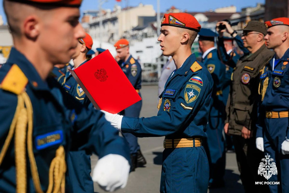 Сердца, готовые к подвигу: новое поколение спасателей приняли присягу Сердца, готовые к подвигу: новое поколение спасателей приняли присягу