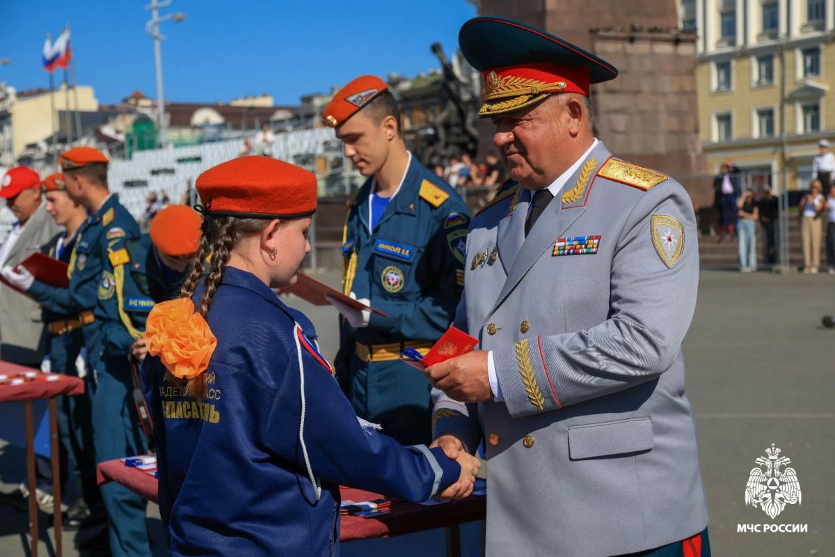 Сердца, готовые к подвигу: новое поколение спасателей приняли присягу Сердца, готовые к подвигу: новое поколение спасателей приняли присягу