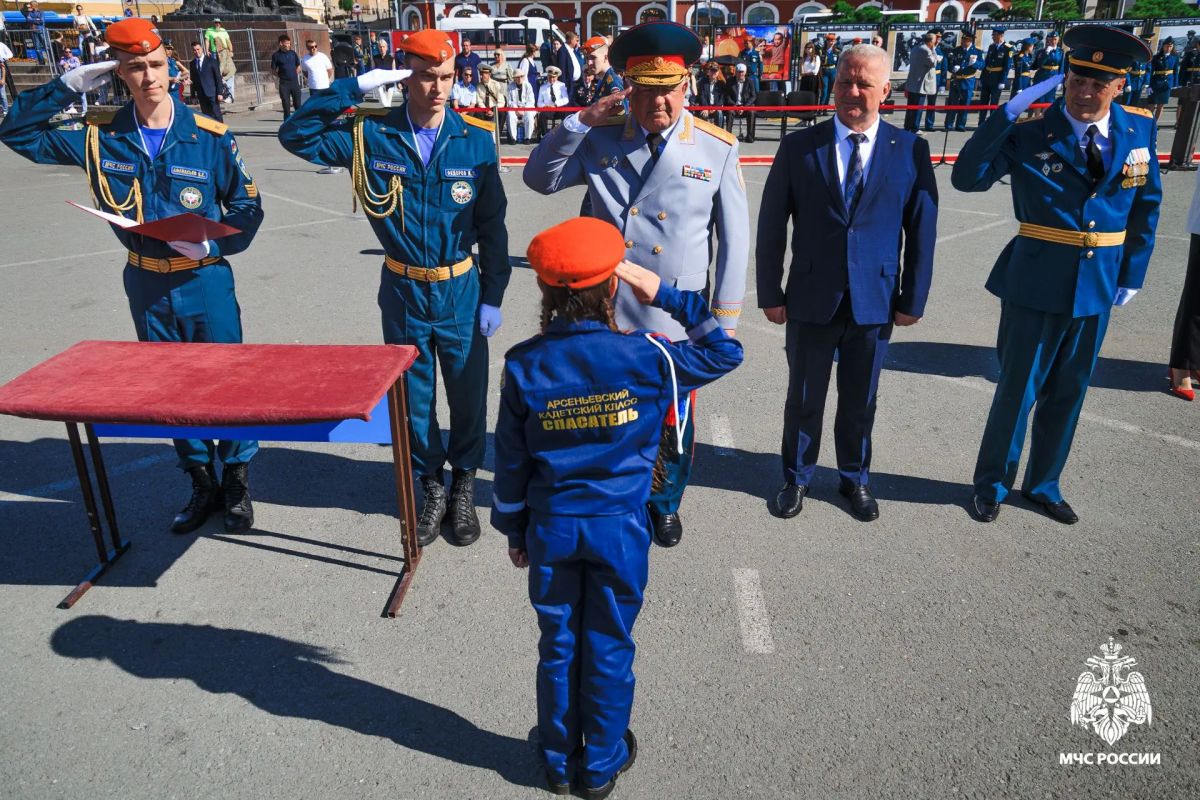 Сердца, готовые к подвигу: новое поколение спасателей приняли присягу Сердца, готовые к подвигу: новое поколение спасателей приняли присягу