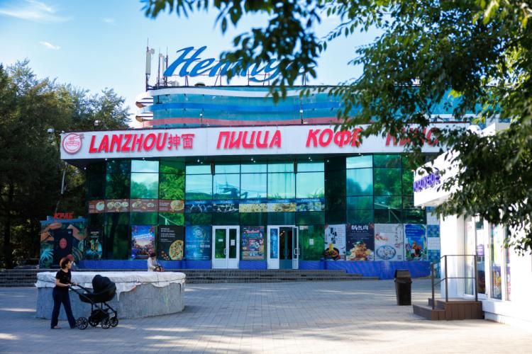 Бывший кинотеатр «Бородино», который многие владивостокцы помнят под названием «Нептун», расположенный на улице Русской, вскоре может обрести новую жизнь