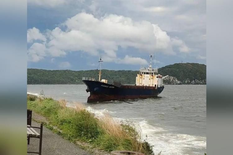 Во Владивостоке стихия стала причиной ЧП у одной из главных визитных карточек города