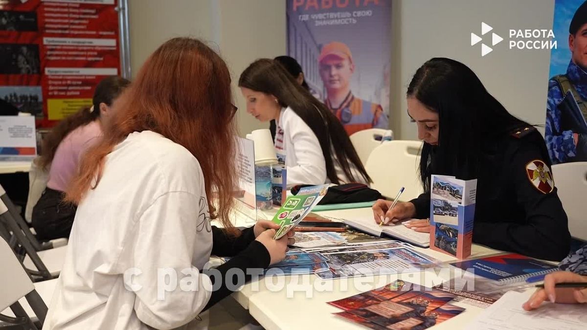Приморский кадровый центр "Работа России" - это место, где мы помогаем людям: ...