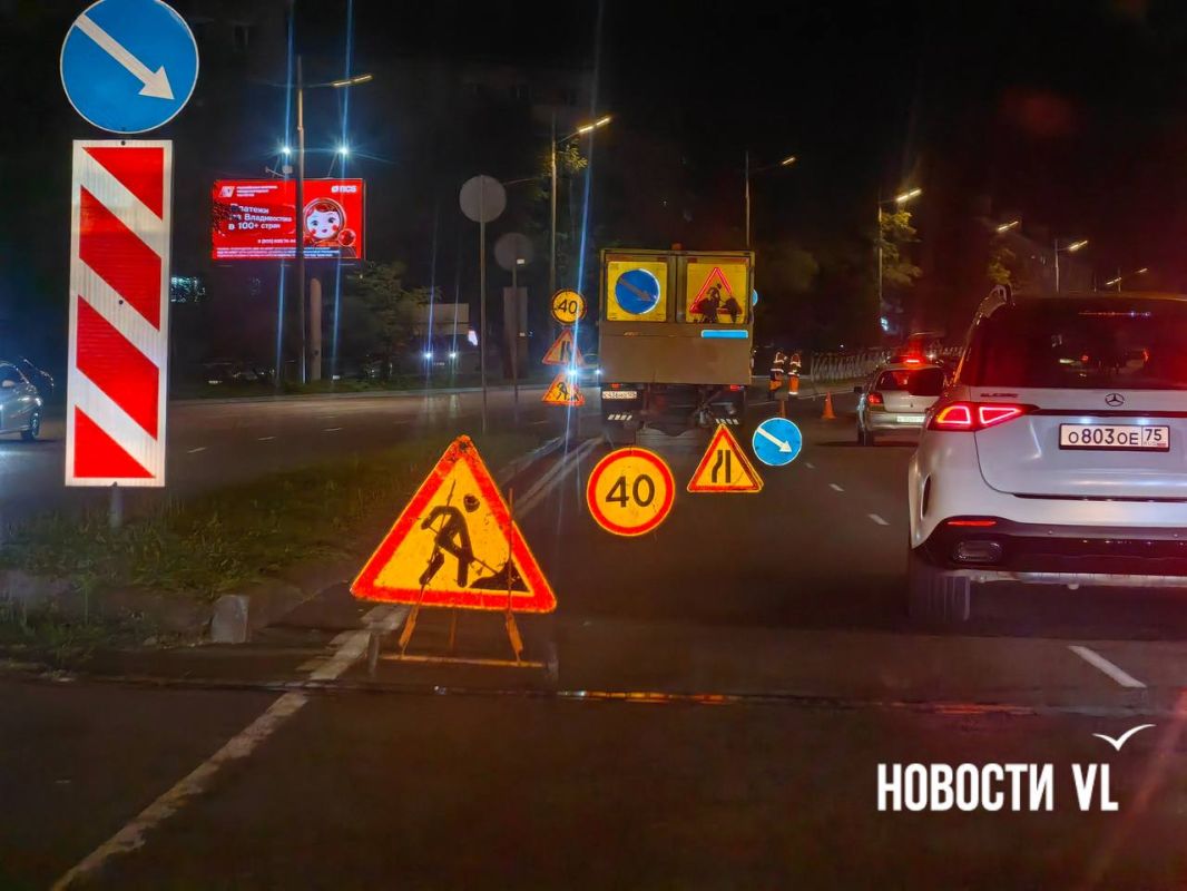 В районе Столетия ремонтируют дорогу, работы заняли левую полосу по направлению в сторону Зари В районе Столетия ремонтируют дорогу, работы заняли левую полосу по направлению в сторону Зари