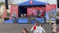 Город просыпается. Центральная площадь готовится принимать гостей