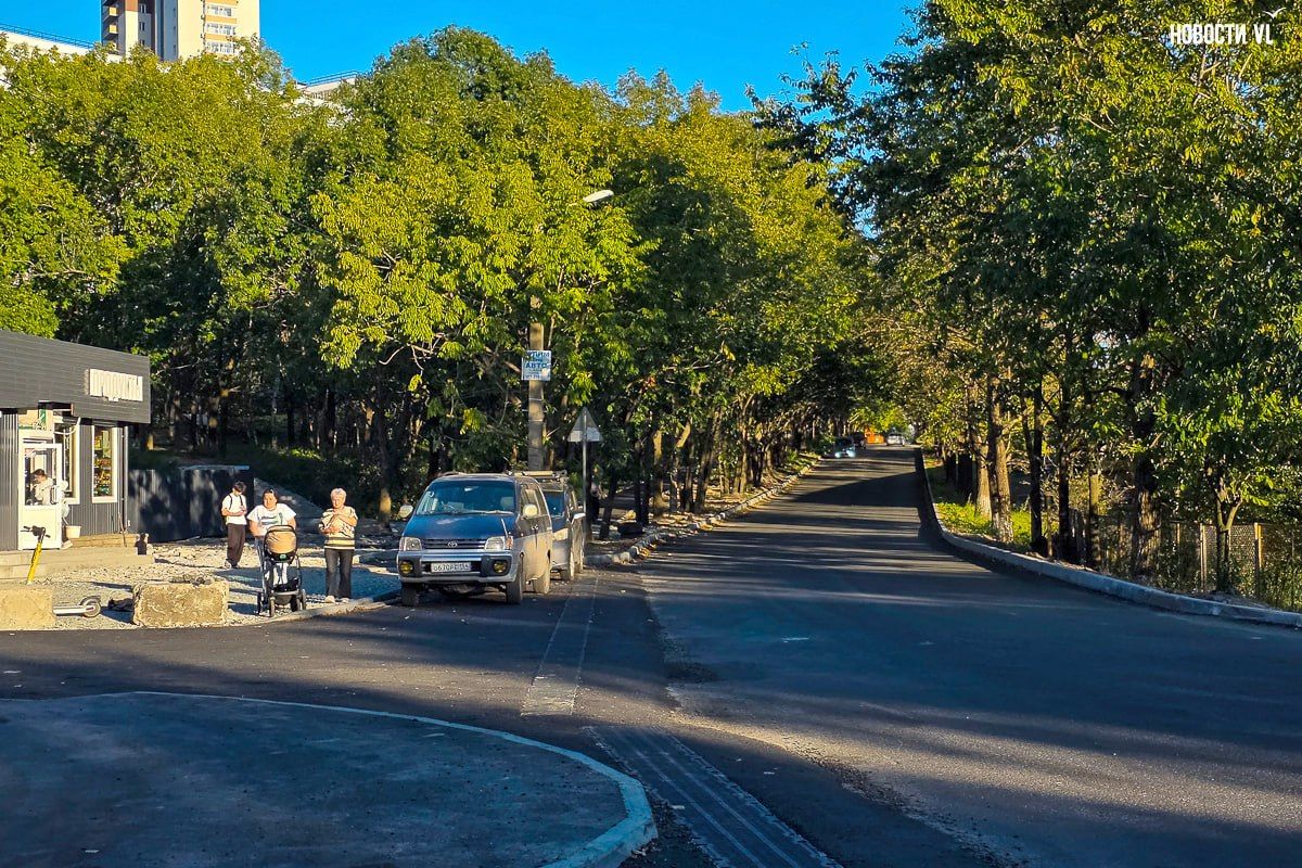 Во Владивостоке завершается комплексный ремонт Невельского и Черняховского, но дорога всё ещё в траншеях Во Владивостоке завершается комплексный ремонт Невельского и Черняховского, но дорога всё ещё в траншеях