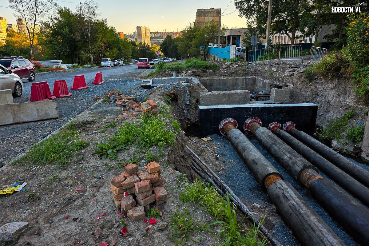 Во Владивостоке завершается комплексный ремонт Невельского и Черняховского, но дорога всё ещё в траншеях Во Владивостоке завершается комплексный ремонт Невельского и Черняховского, но дорога всё ещё в траншеях