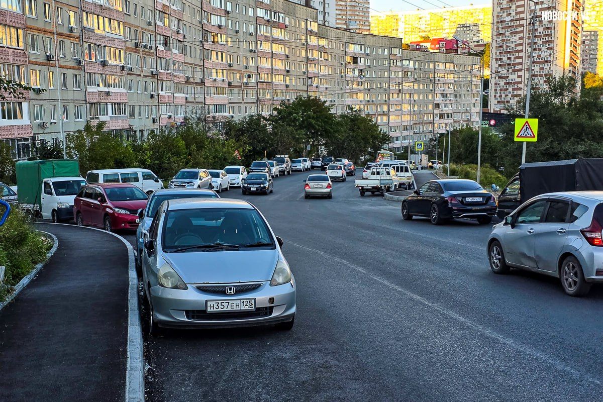 Во Владивостоке завершается комплексный ремонт Невельского и Черняховского, но дорога всё ещё в траншеях Во Владивостоке завершается комплексный ремонт Невельского и Черняховского, но дорога всё ещё в траншеях