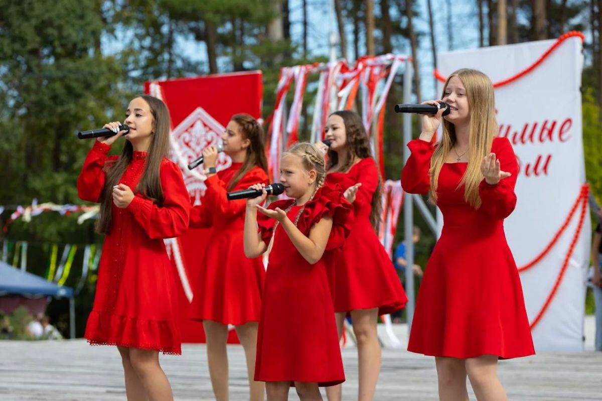 Тепло, радость и единство. В Спасске-Дальнем весело погуляли на семейном пикнике «Любимые рядом» В программе были мастер-классы, яркие фотозоны, творческие площадки и душевный концерт Тепло, радость и единство. В Спасске-Дальнем весело погуляли на семейном пикнике «Любимые рядом» В программе были мастер-классы, яркие фотозоны, творческие площадки и душевный концерт