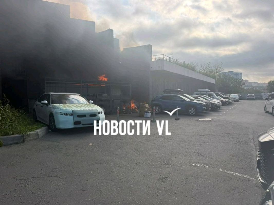 Наш читатель сообщает что возле ЖК «Театральный» на Фастовской, 29 горит мусорная площадка Наш читатель сообщает что возле ЖК «Театральный» на Фастовской, 29 горит мусорная площадка