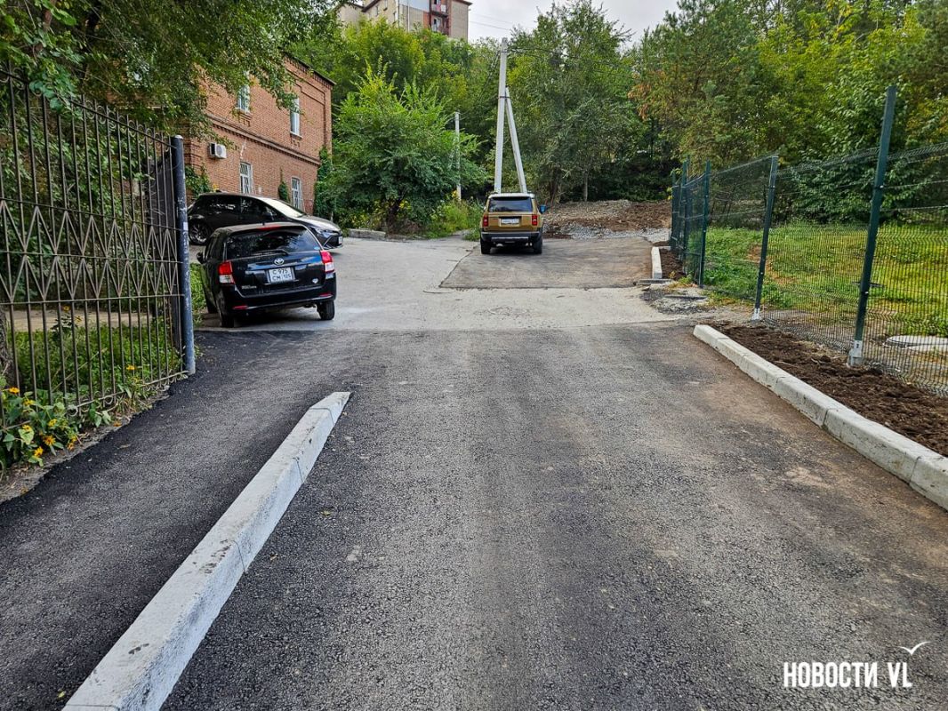 Дорогу рядом с лицеем на Борисенко восстановили после ремонта на теплосетях Дорогу рядом с лицеем на Борисенко восстановили после ремонта на теплосетях