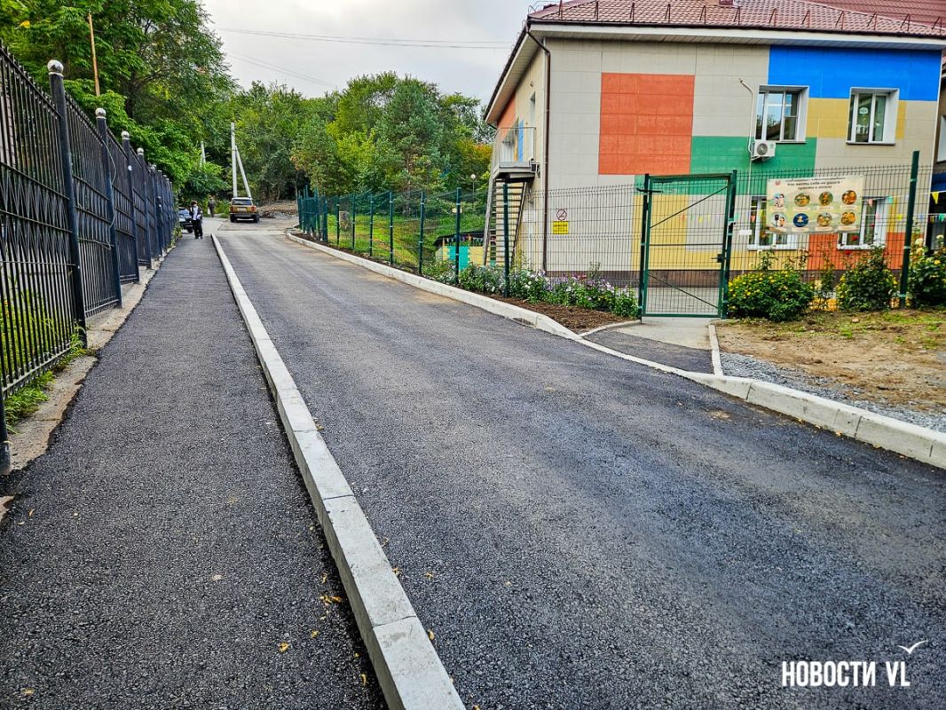 Дорогу рядом с лицеем на Борисенко восстановили после ремонта на теплосетях Дорогу рядом с лицеем на Борисенко восстановили после ремонта на теплосетях