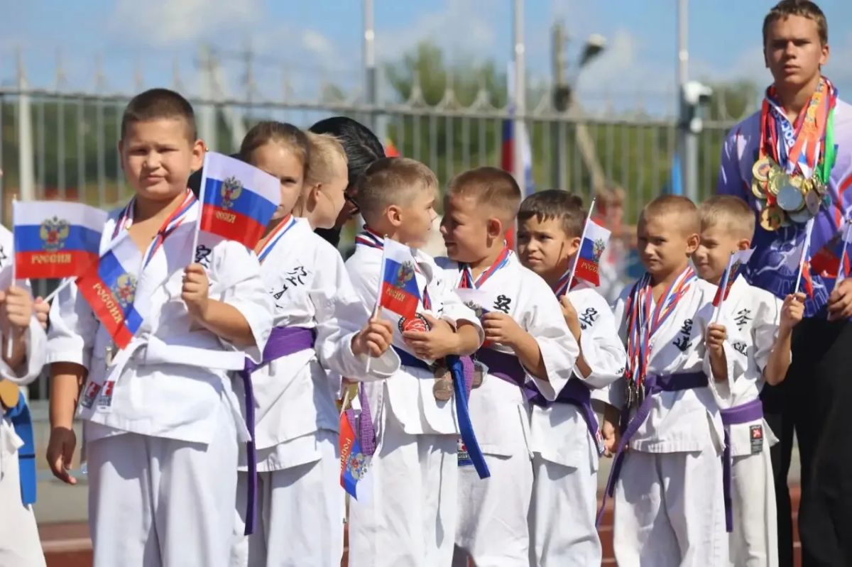 В Партизанском муниципальном округе открыли стадион имени Зорге В Партизанском муниципальном округе открыли стадион имени Зорге