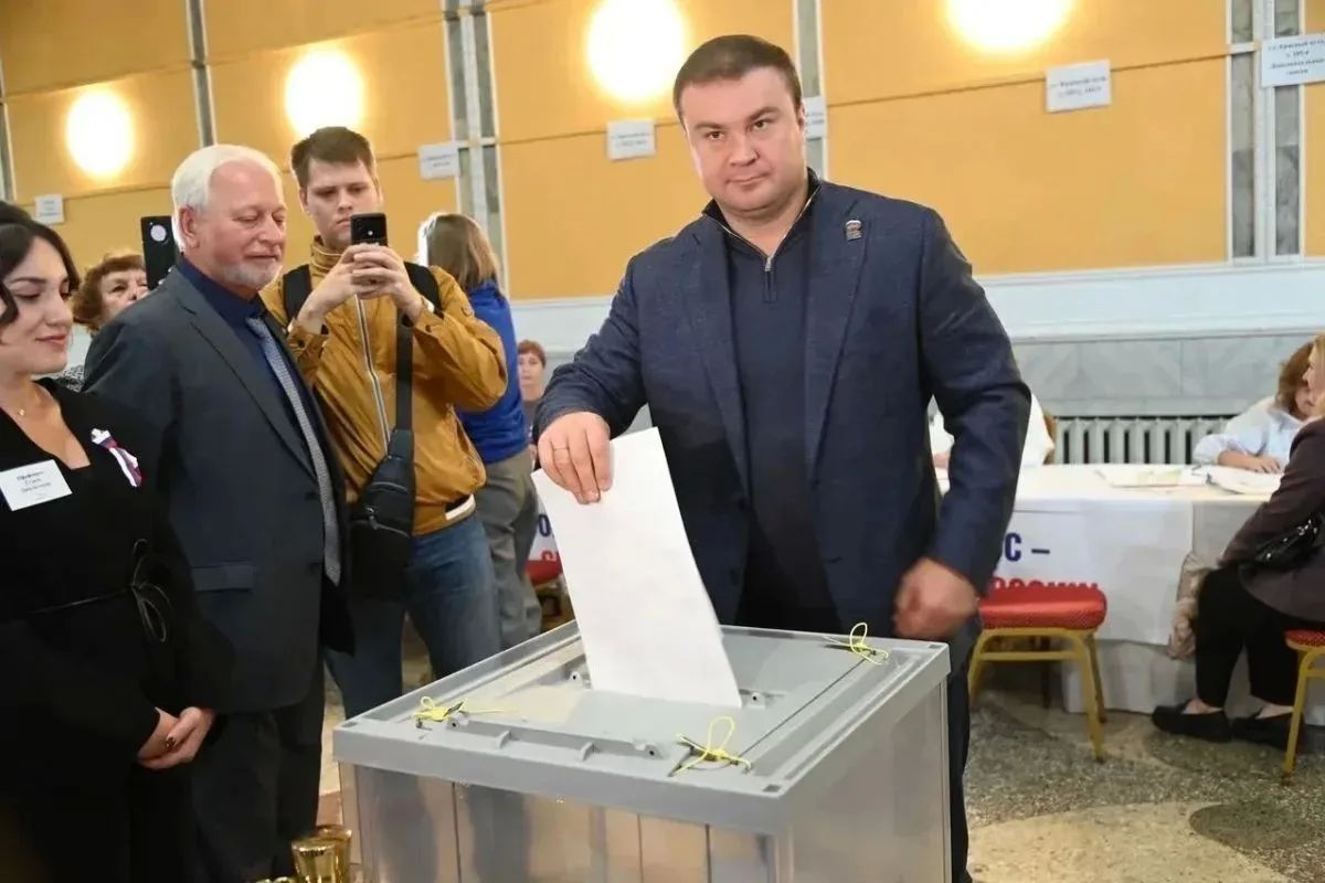 Губернаторы-секретари реготделений Единой России проголосовали на выборах на Дальнем Востоке и в Сибири Губернаторы-секретари реготделений Единой России проголосовали на выборах на Дальнем Востоке и в Сибири