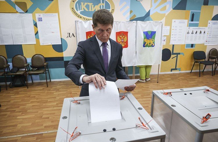 Первые лица Приморья проголосовали на выборах Первые лица Приморья проголосовали на выборах