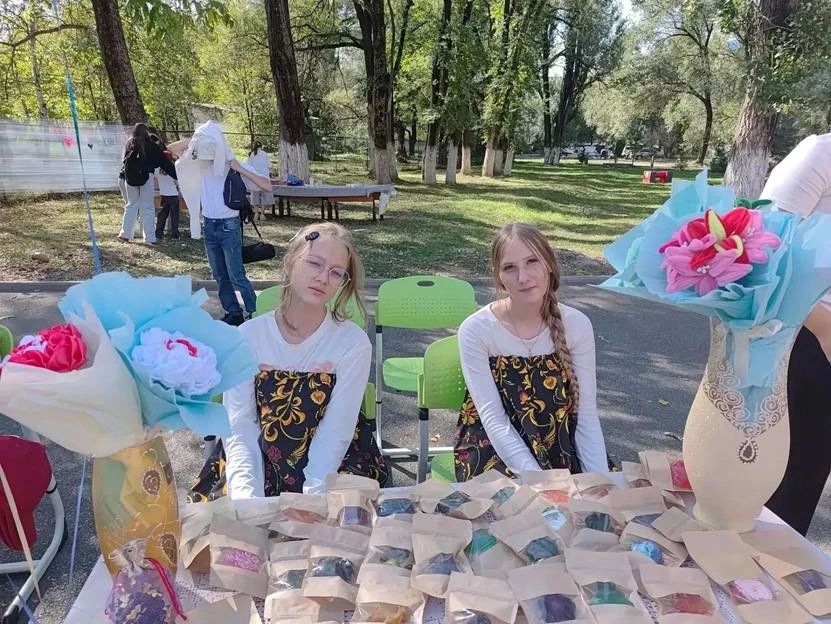 Благотворительная ярмарка в школе №1 Арсеньева помогла собрать средства для бойцов Благотворительная ярмарка в школе №1 Арсеньева помогла собрать средства для бойцов