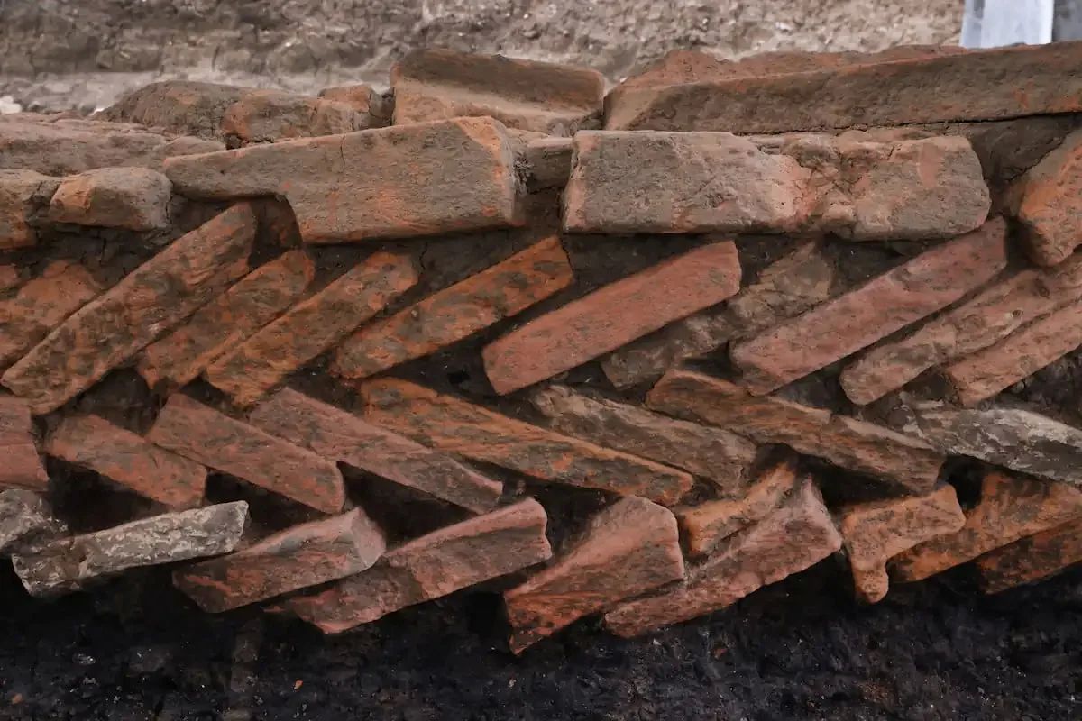 Швейцарские строители случайно раскопали римскую фабрику возрастом 1800 лет Швейцарские строители случайно раскопали римскую фабрику возрастом 1800 лет