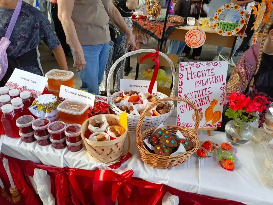 В школах Уссурийска сегодня проходят ярмарки-продажи В школах Уссурийска сегодня проходят ярмарки-продажи