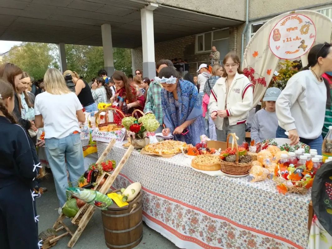 В школах Уссурийска сегодня проходят ярмарки-продажи В школах Уссурийска сегодня проходят ярмарки-продажи