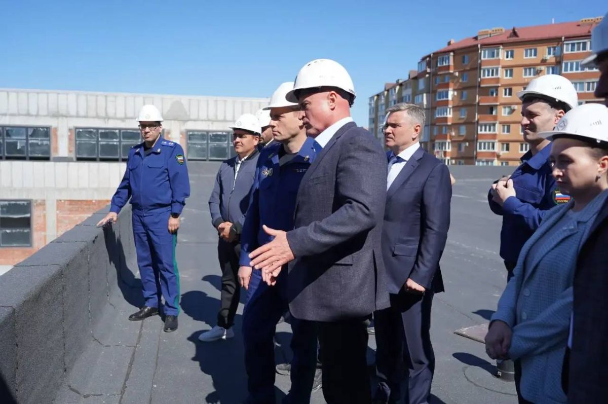 Евгений Корж: Сегодня вместе с заместителем Генерального прокурора Российской Федерации Виктором Мельником посетили строительство школы по ул. Чичерина Евгений Корж: Сегодня вместе с заместителем Генерального прокурора Российской Федерации Виктором Мельником посетили строительство школы по ул. Чичерина