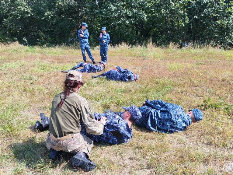«День на передовой»: в Приморье общественники, военные и ветераны МВД провели масштабные тактические сборы для школьников «День на передовой»: в Приморье общественники, военные и ветераны МВД провели масштабные тактические сборы для школьников