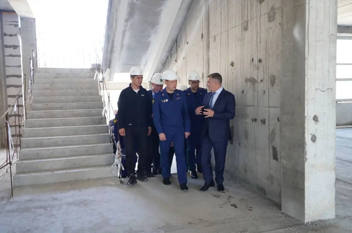 Евгений Корж: Сегодня вместе с заместителем Генерального прокурора Российской Федерации Виктором Мельником посетили строительство школы по ул. Чичерина Евгений Корж: Сегодня вместе с заместителем Генерального прокурора Российской Федерации Виктором Мельником посетили строительство школы по ул. Чичерина