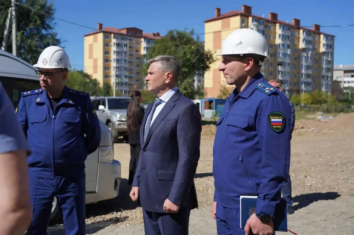 Евгений Корж: Сегодня вместе с заместителем Генерального прокурора Российской Федерации Виктором Мельником посетили строительство школы по ул. Чичерина Евгений Корж: Сегодня вместе с заместителем Генерального прокурора Российской Федерации Виктором Мельником посетили строительство школы по ул. Чичерина