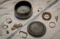 Со дна Ладоги подняли шкатулку с украшениями, пролежавшую 86 лет в каюте затонувшего парохода — внутри оказались золотые броши, кольца, запонка и другие предметы, сообщили ТАСС в пресс-службе клуба подводного плавания "Диво"