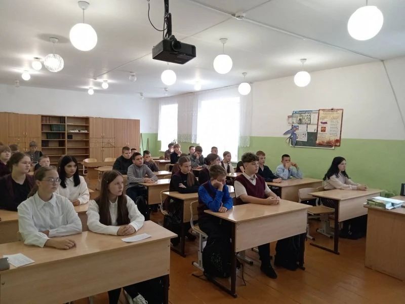 В Хорольском округе Приморья полицейские и члены Общественного совета провели для школьников урок «Разговоры о важном» В Хорольском округе Приморья полицейские и члены Общественного совета провели для школьников урок «Разговоры о важном»