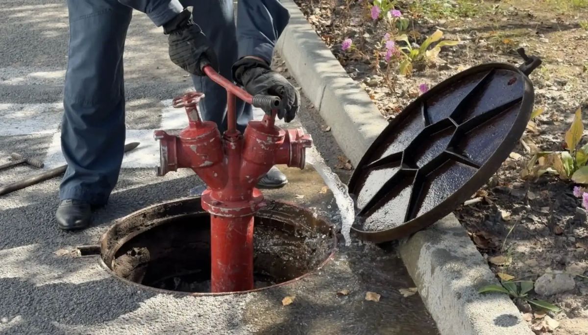 В Уссурийске проверяют источники наружного противопожарного водоснабжения В Уссурийске проверяют источники наружного противопожарного водоснабжения