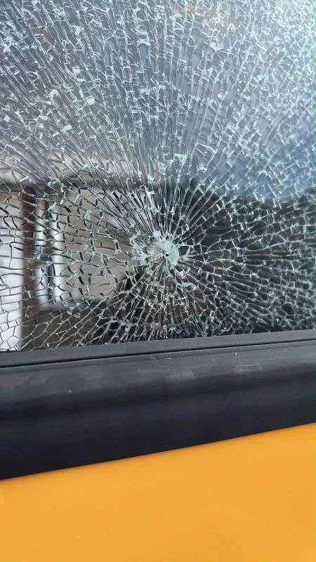 Подросток открыл стрельбу по школьному автобусу с детьми в Приморье