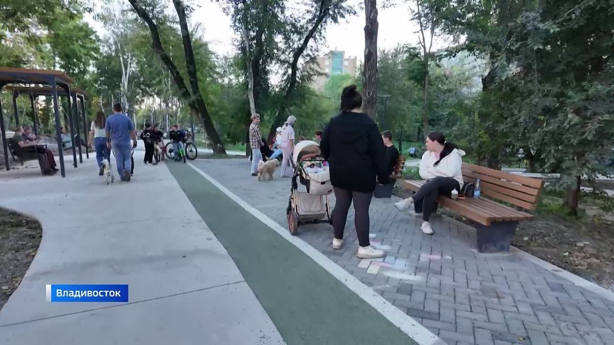 Аллея на Кирова активно притягивает десятки жителей, что не удивительно