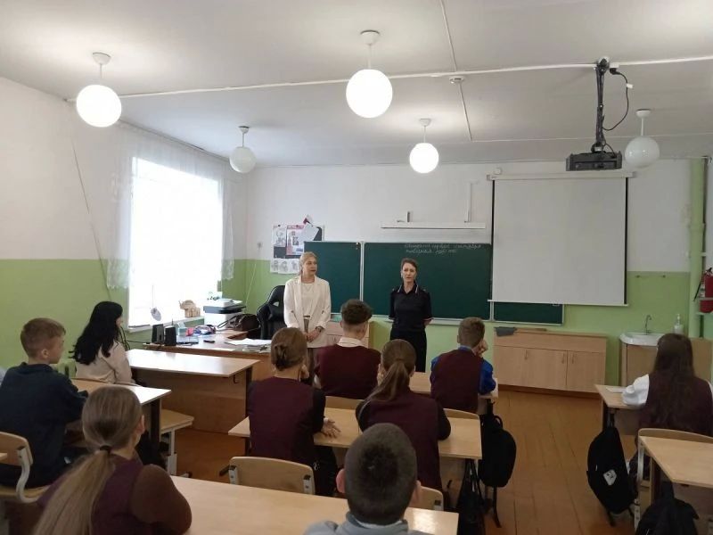 В Хорольском округе Приморья полицейские и члены Общественного совета провели для школьников урок «Разговоры о важном» В Хорольском округе Приморья полицейские и члены Общественного совета провели для школьников урок «Разговоры о важном»
