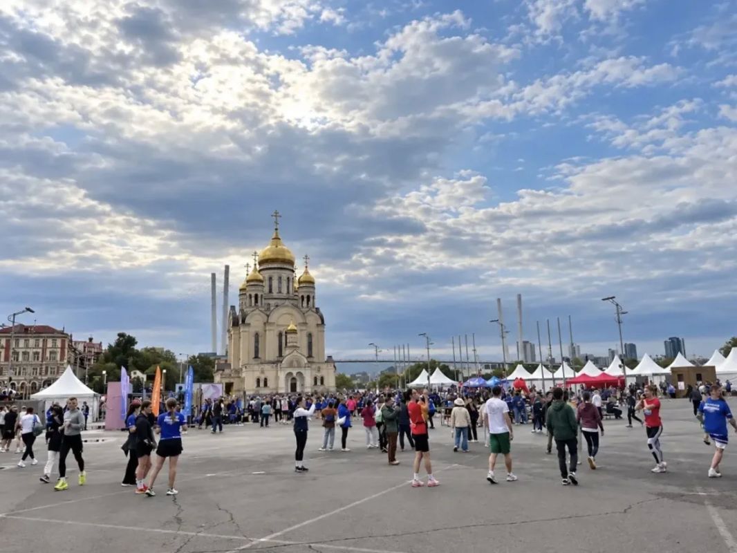Во Владивостоке проходит юбилейный Galaxy Vladivostok Marathon Во Владивостоке проходит юбилейный Galaxy Vladivostok Marathon