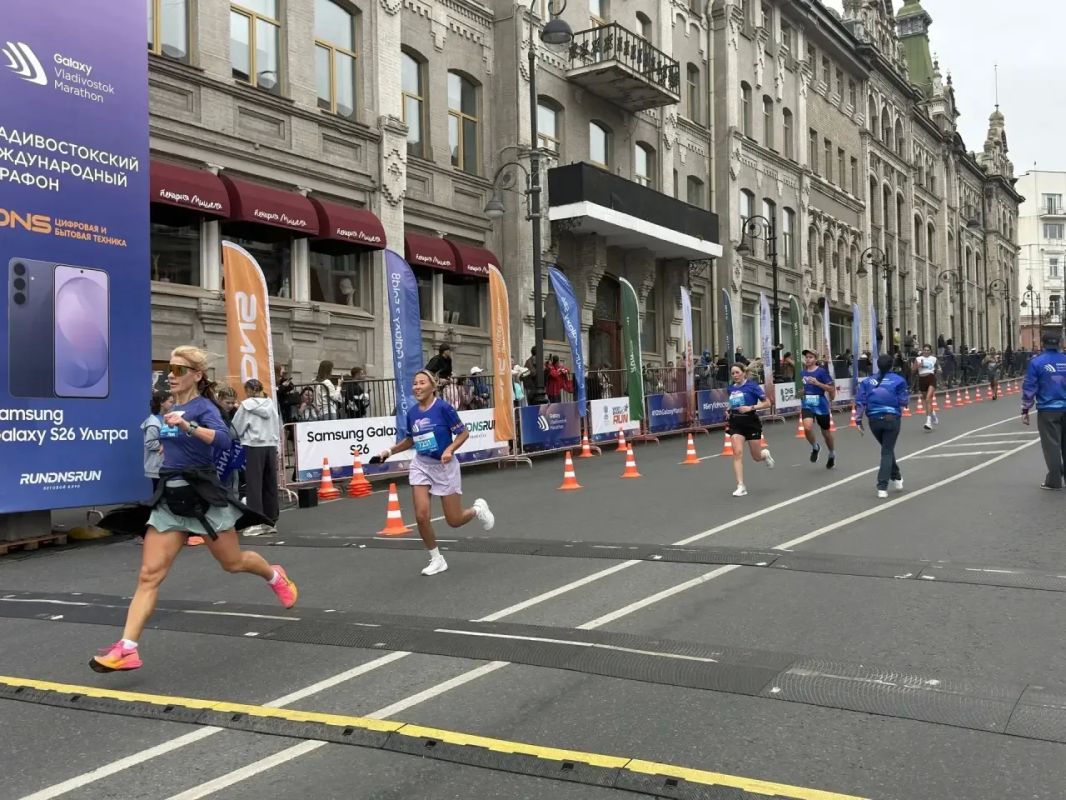 Во Владивостоке проходит юбилейный Galaxy Vladivostok Marathon Во Владивостоке проходит юбилейный Galaxy Vladivostok Marathon
